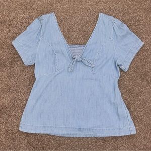 Old Navy V-Neck Tie-Front Short-Sleeve Jean Shirt. Size Large.